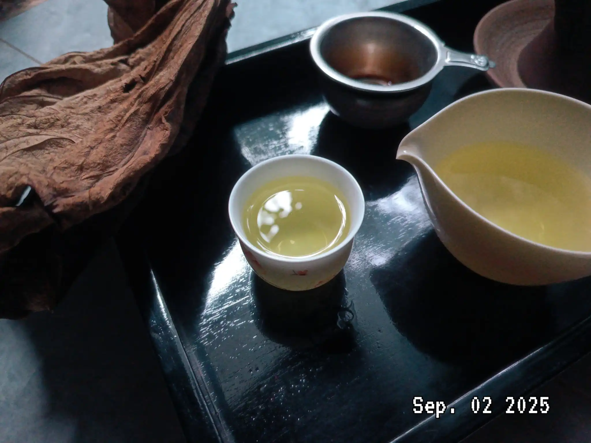 Trà ngấm vào thơ, thơ đượm trong trà