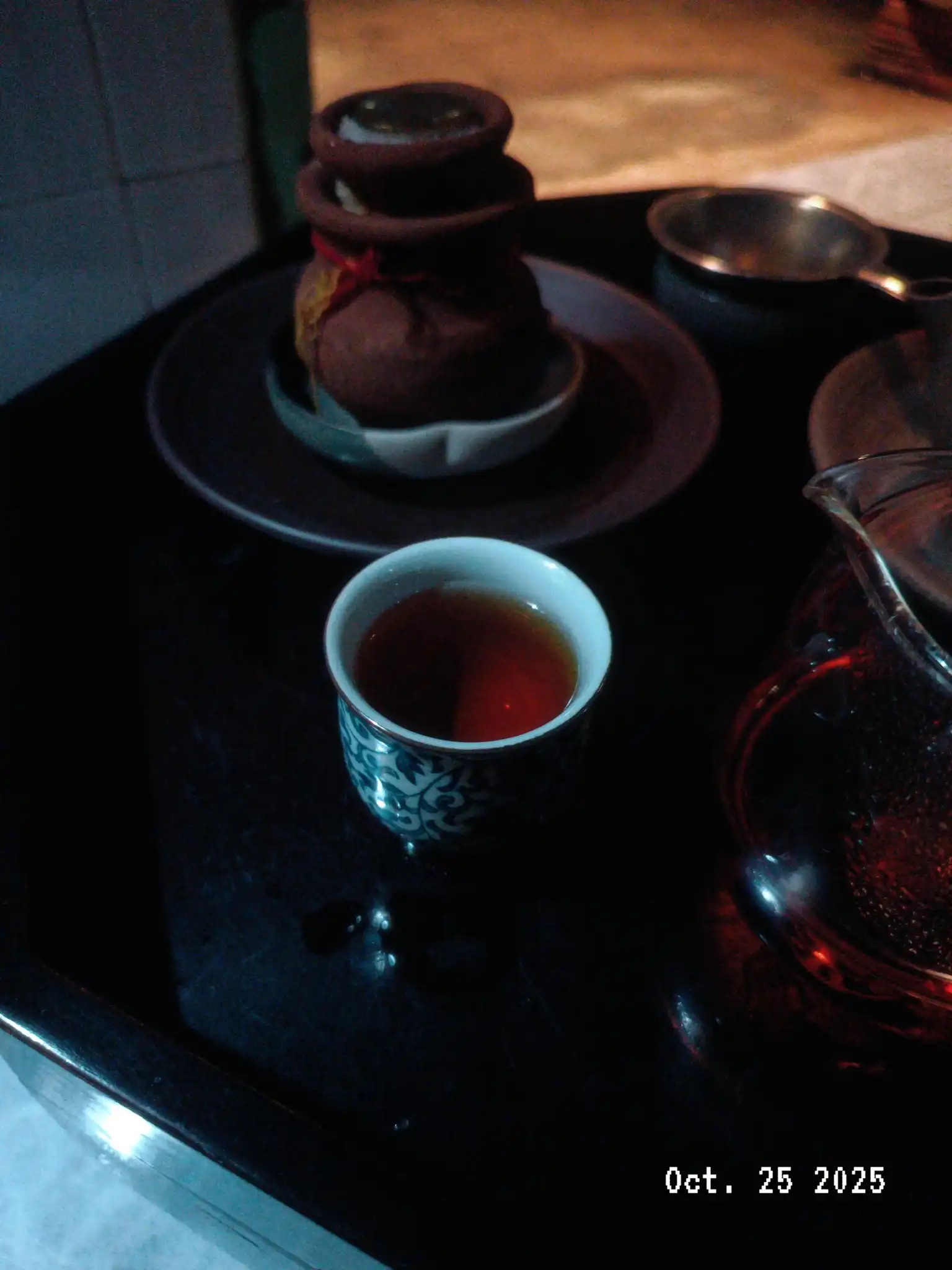 Vị đắng của trà và sự nhạt nhẽo của lòng người