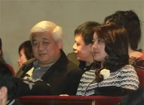 Đóa hồng kiêu hãnh giữa giông bão: Bản tình ca của trí tuệ và lòng son