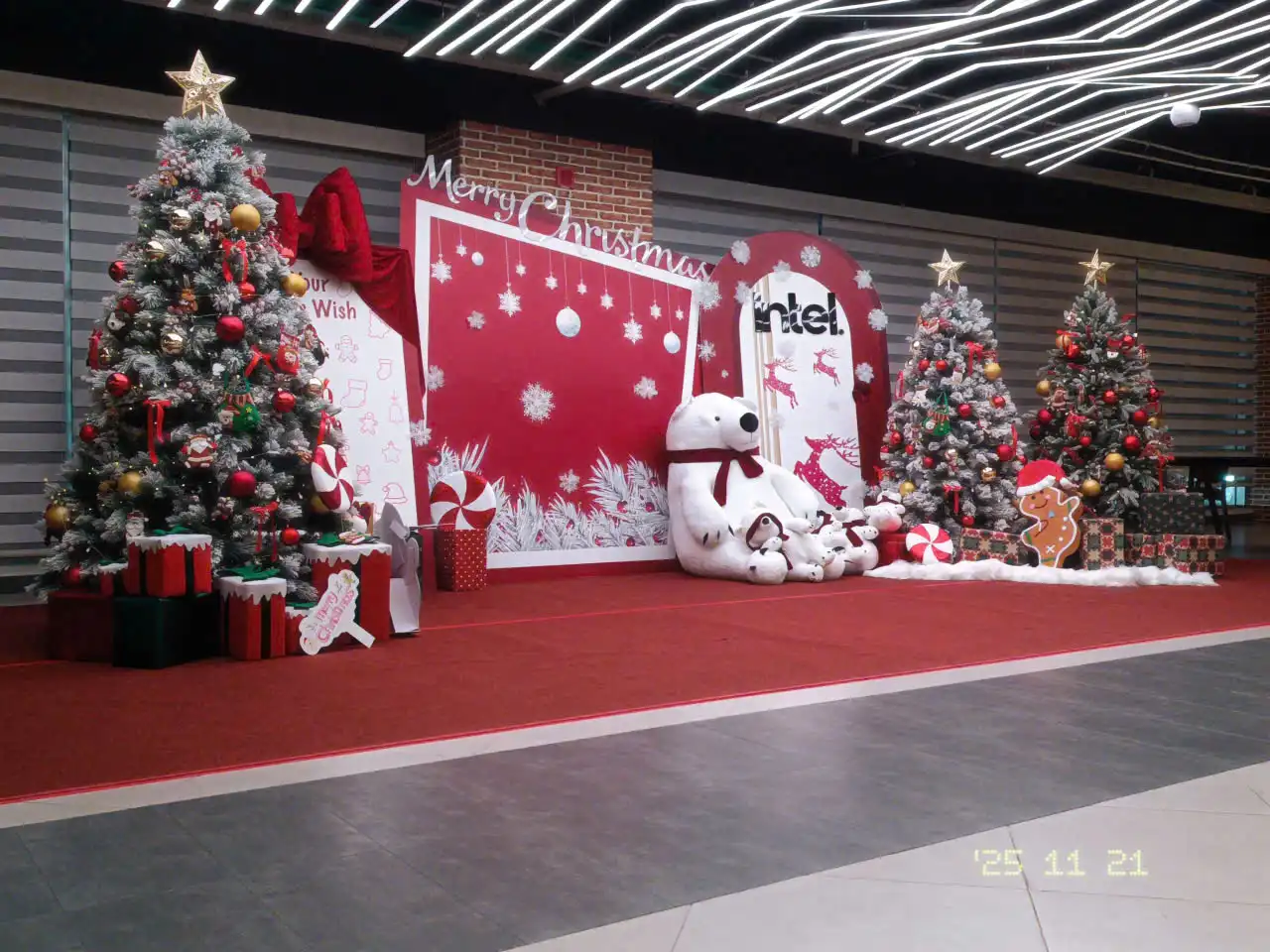 Intel với gấu Bắc Cực